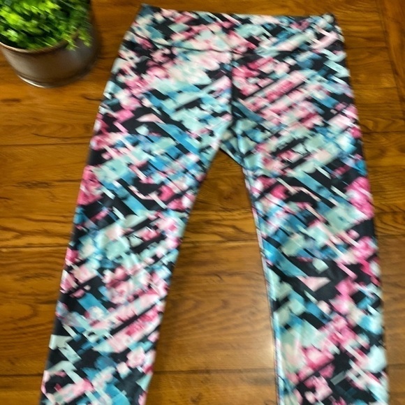 FABLETICS Women's Large Crop Pants Leggings Running Yoga Pink Gray Green. - Picture 1 of 7